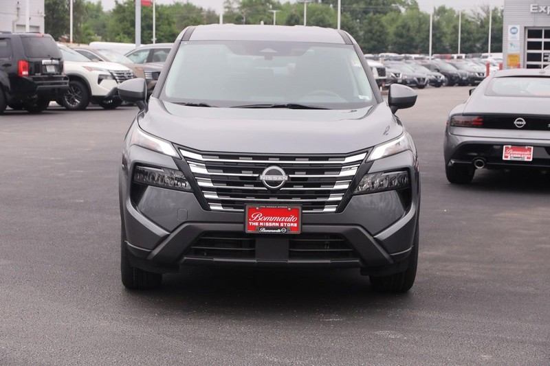 Nissan Rogue Vehicle Image 04