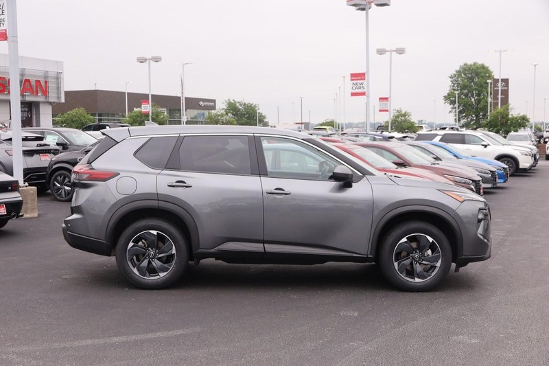 Nissan Rogue Vehicle Image 05