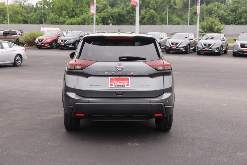 Nissan Rogue Vehicle Image 06