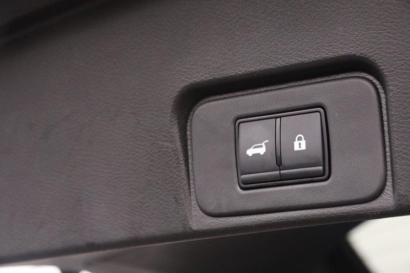 Nissan Rogue Vehicle Image 08