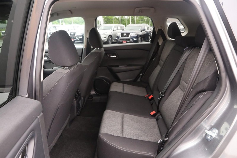 Nissan Rogue Vehicle Image 10