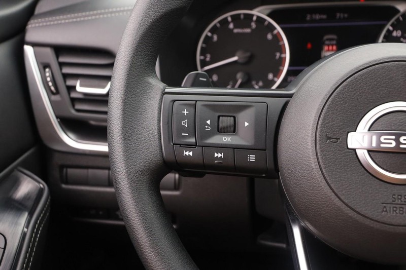 Nissan Rogue Vehicle Image 12