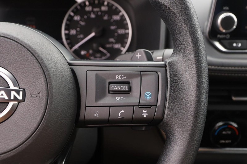 Nissan Rogue Vehicle Image 13