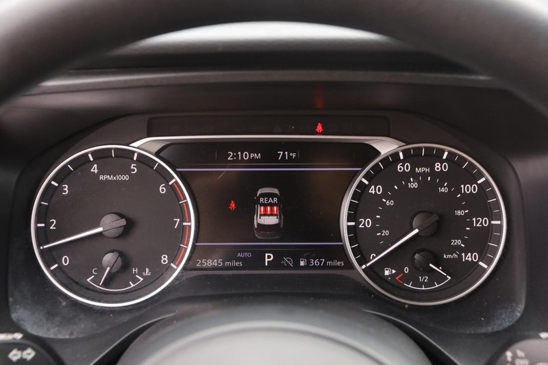 Nissan Rogue Vehicle Image 14