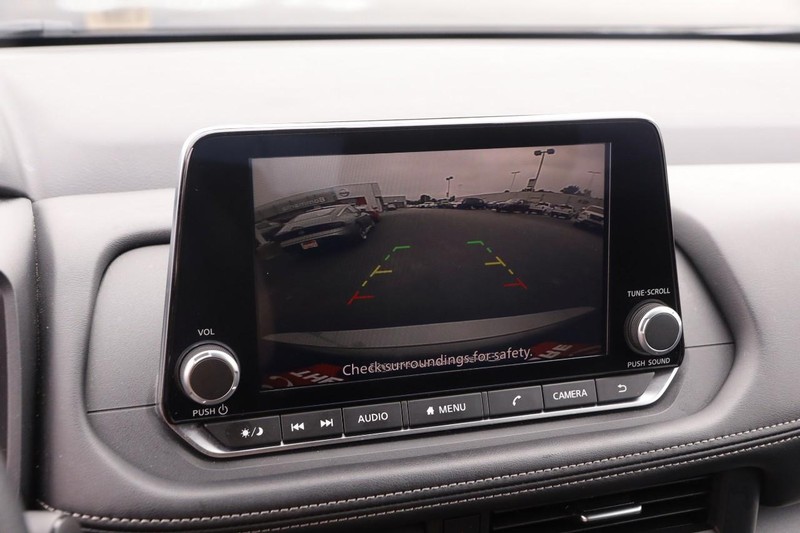 Nissan Rogue Vehicle Image 16