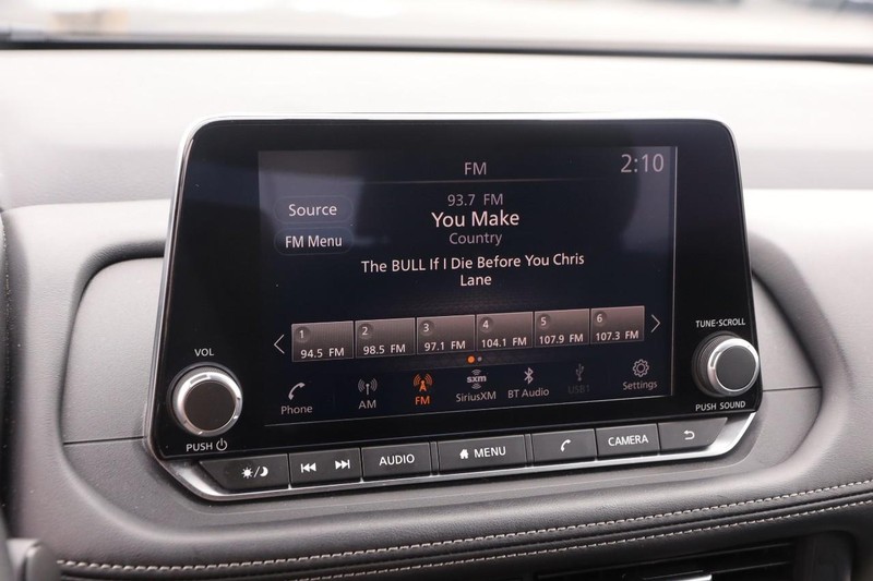 Nissan Rogue Vehicle Image 17