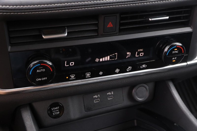 Nissan Rogue Vehicle Image 18