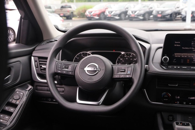 Nissan Rogue Vehicle Image 23