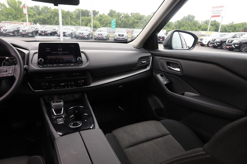 Nissan Rogue Vehicle Image 25