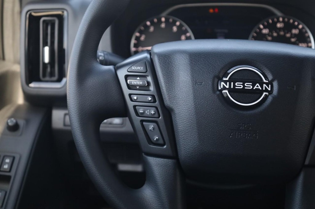 Nissan Frontier Vehicle Image 10