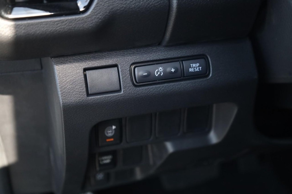 Nissan Frontier Vehicle Image 12