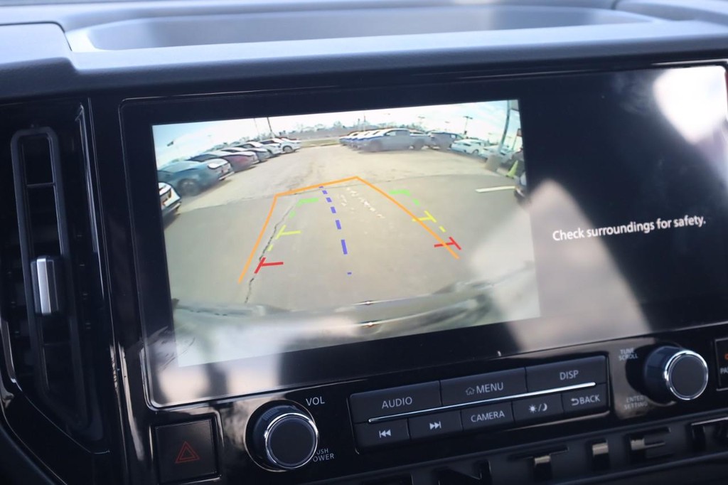 Nissan Frontier Vehicle Image 15