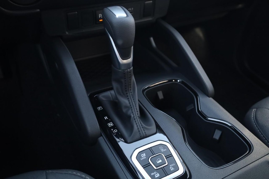 Nissan Frontier Vehicle Image 18