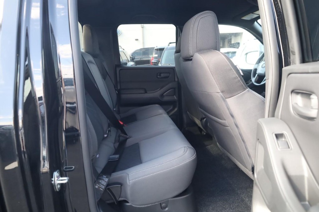 Nissan Frontier Vehicle Image 21