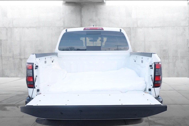 Nissan Frontier Vehicle Image 07