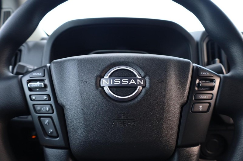 Nissan Frontier Vehicle Image 09