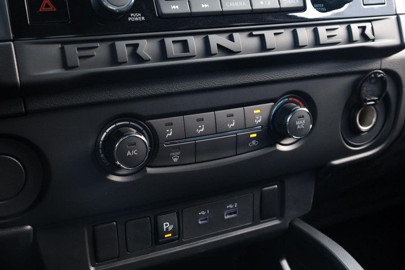 Nissan Frontier Vehicle Image 13