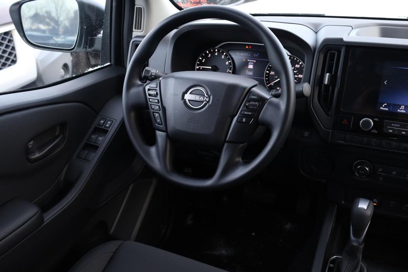 Nissan Frontier Vehicle Image 21