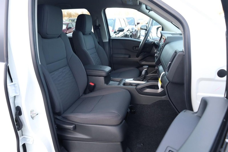 Nissan Frontier Vehicle Image 22