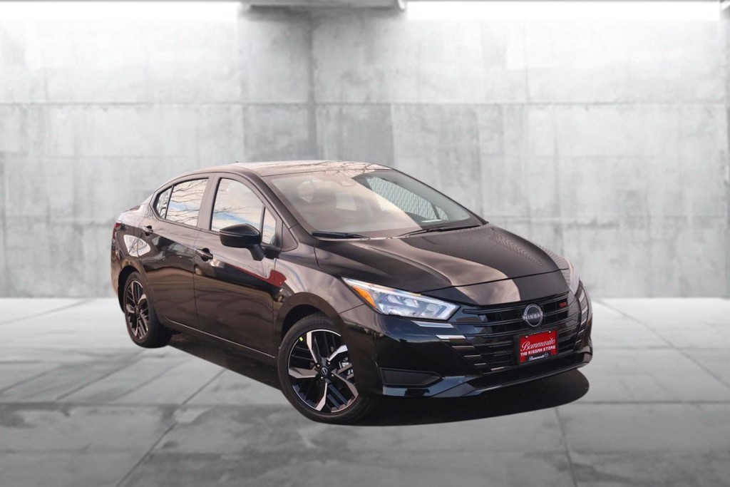 Nissan Versa Vehicle Image 02