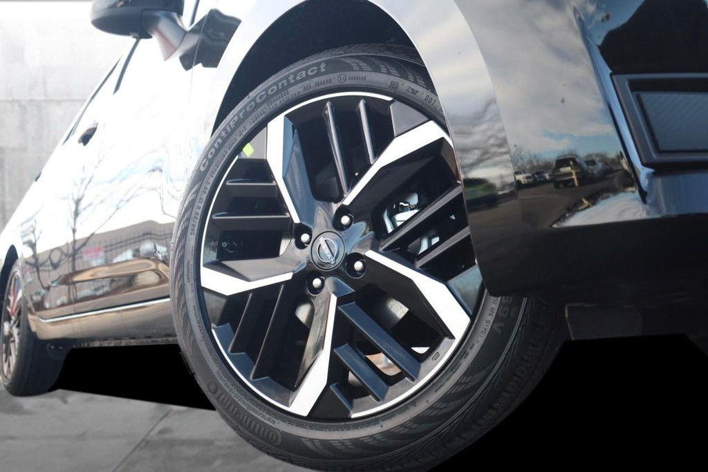 Nissan Versa Vehicle Image 03