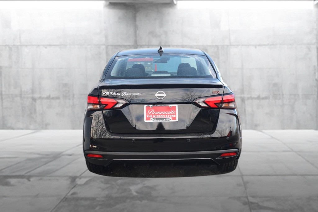 Nissan Versa Vehicle Image 06