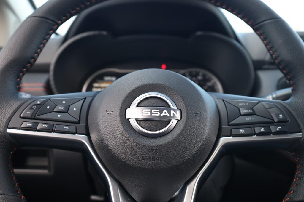 Nissan Versa Vehicle Image 09