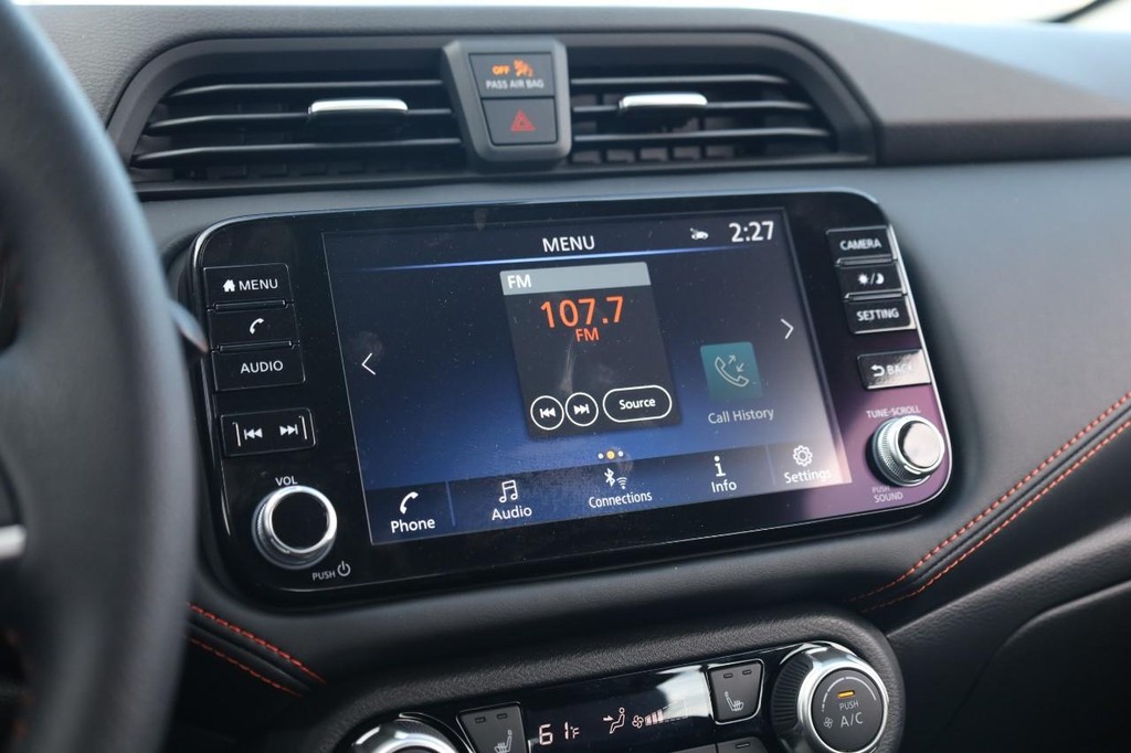 Nissan Versa Vehicle Image 11