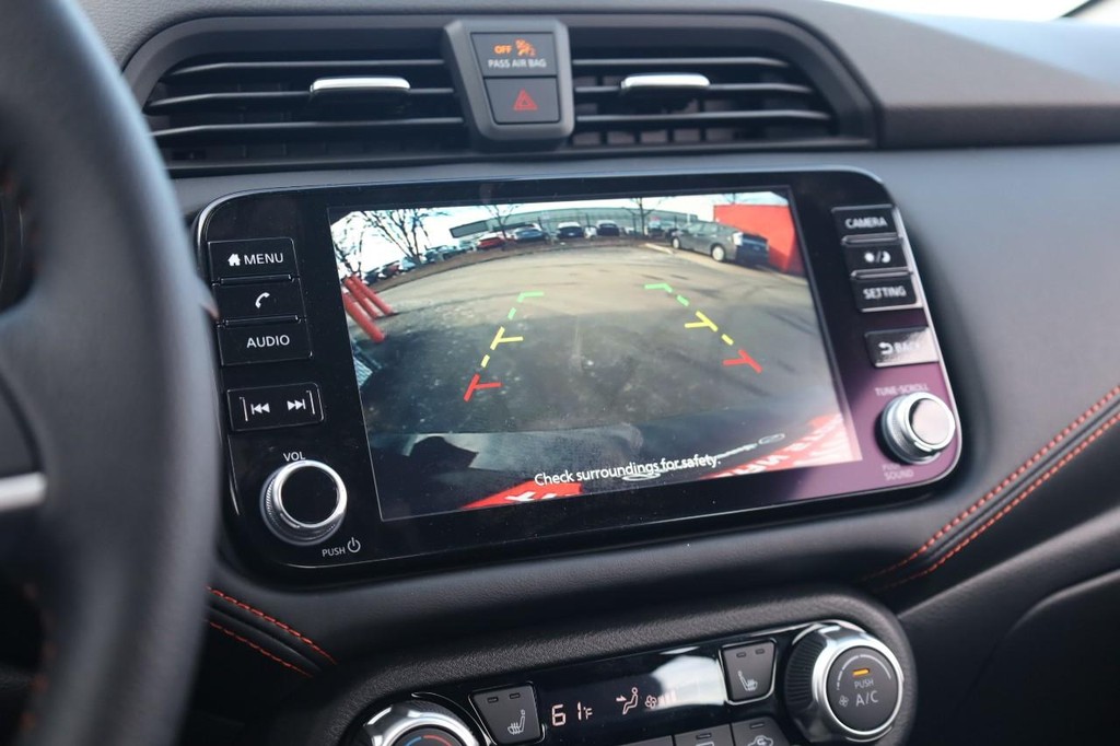 Nissan Versa Vehicle Image 12