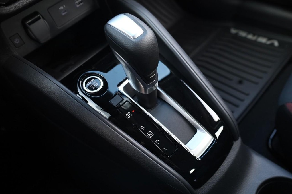 Nissan Versa Vehicle Image 15