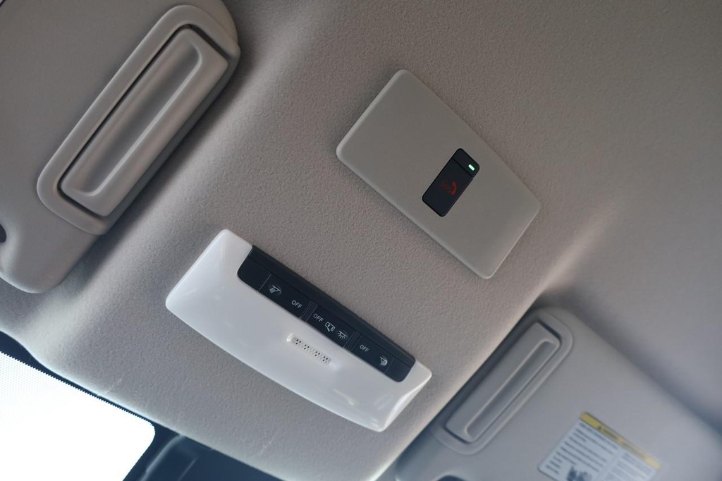 Nissan Versa Vehicle Image 16