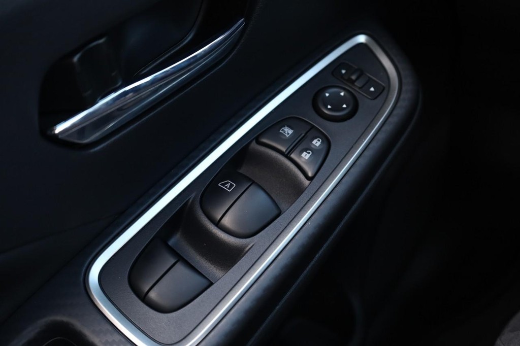 Nissan Versa Vehicle Image 17