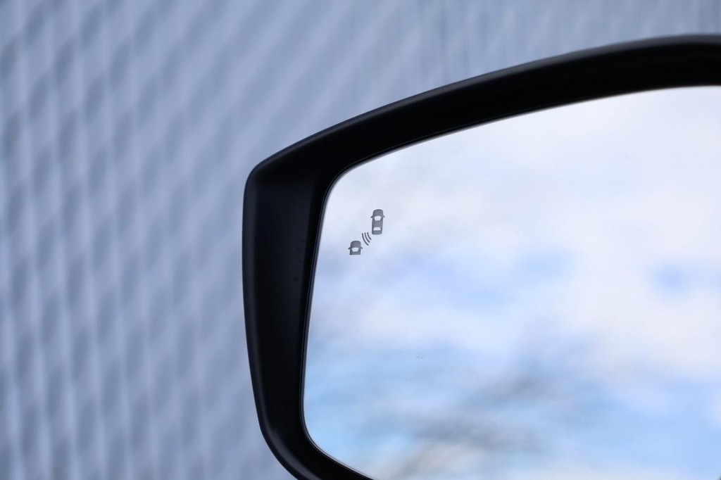 Nissan Versa Vehicle Image 18