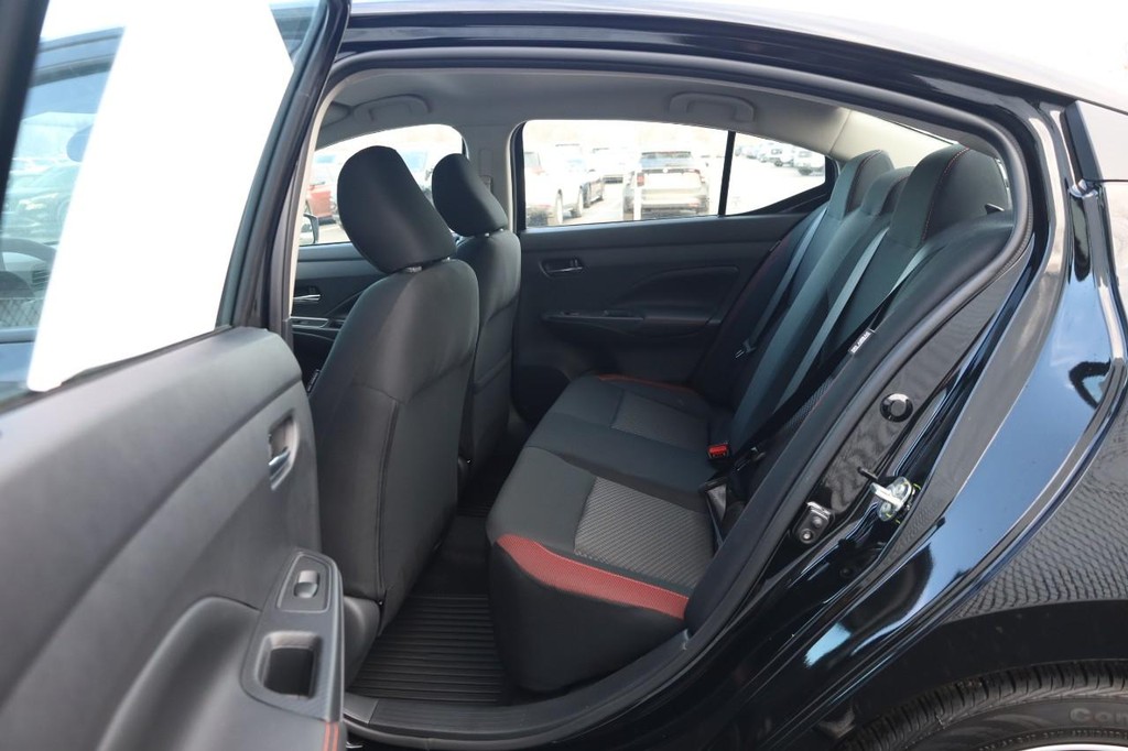 Nissan Versa Vehicle Image 19