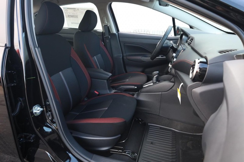 Nissan Versa Vehicle Image 23