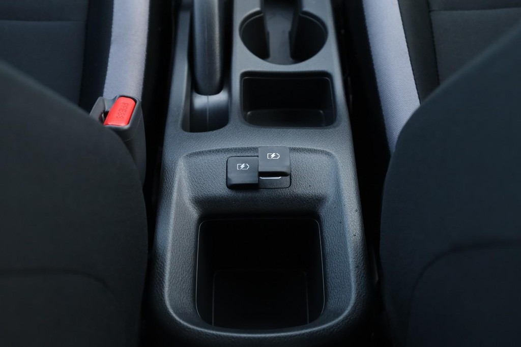 Nissan Versa Vehicle Image 20