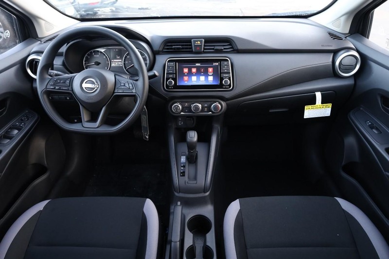 Nissan Versa Vehicle Image 21