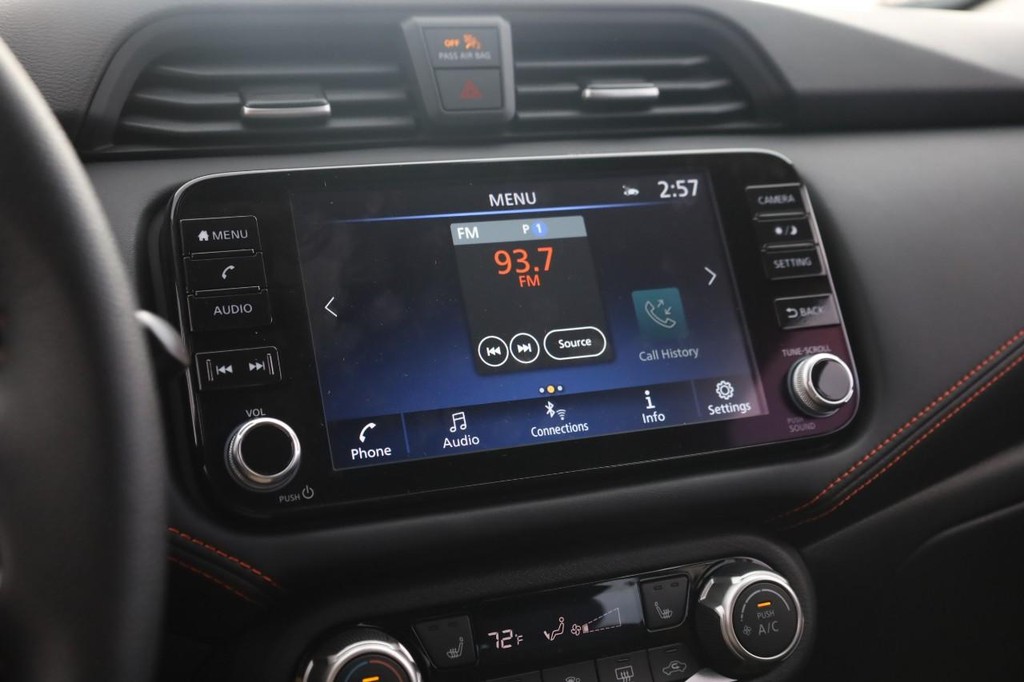 Nissan Versa Vehicle Image 11