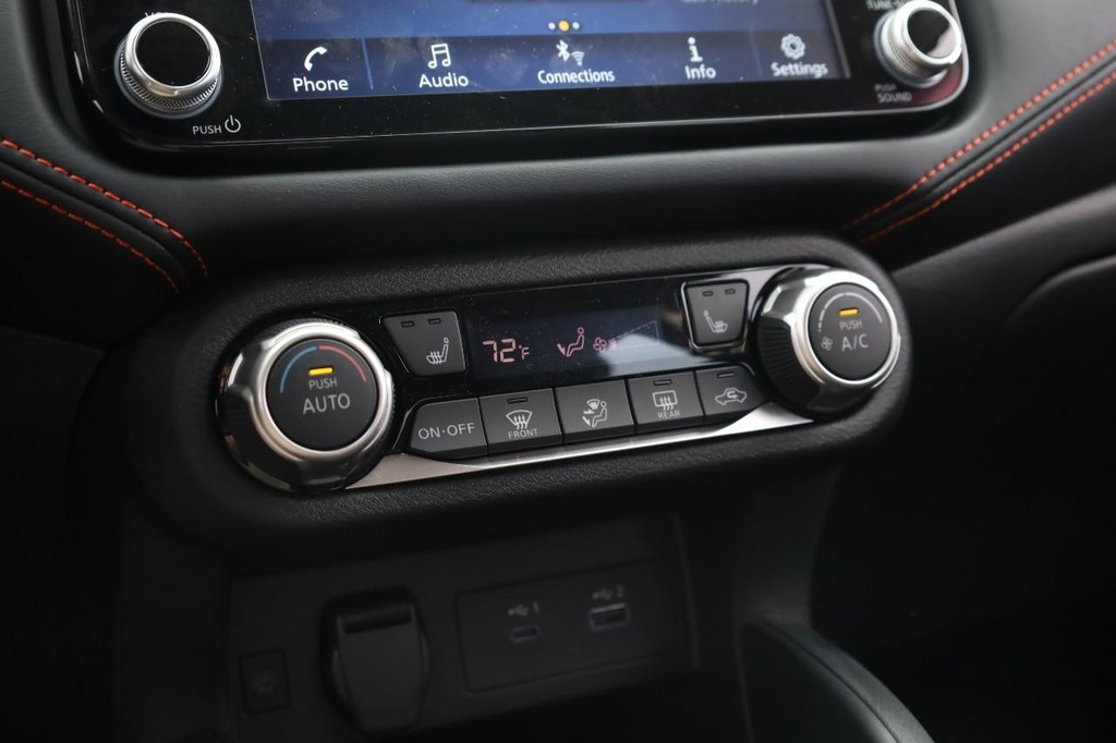 Nissan Versa Vehicle Image 13