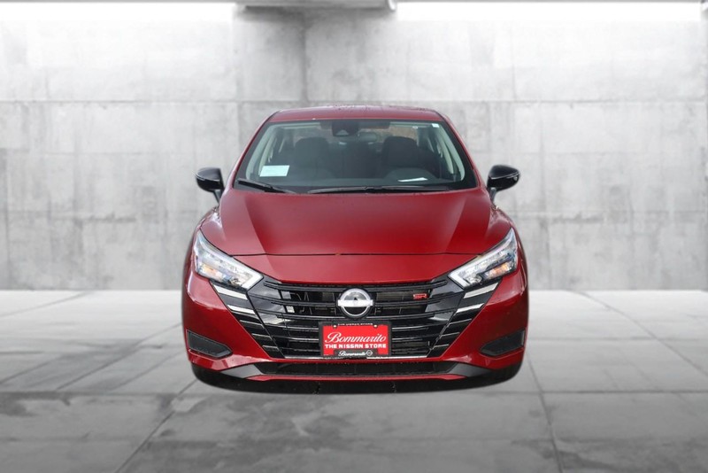 Nissan Versa Vehicle Image 04