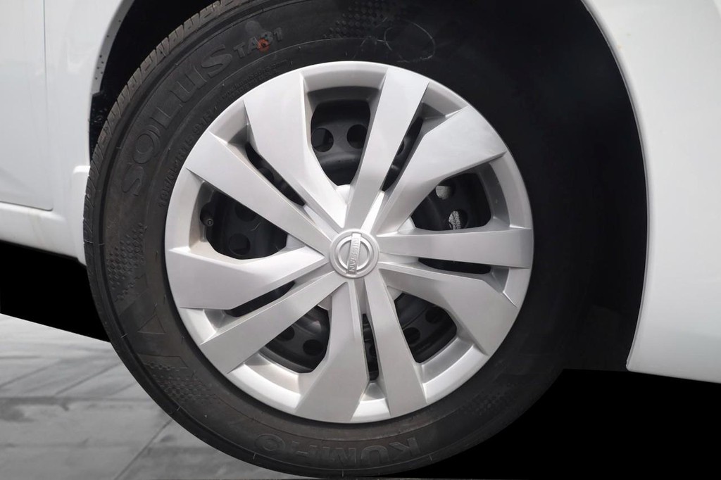 Nissan Versa Vehicle Image 03