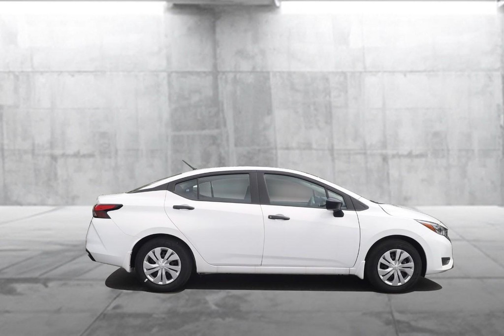 Nissan Versa Vehicle Image 05