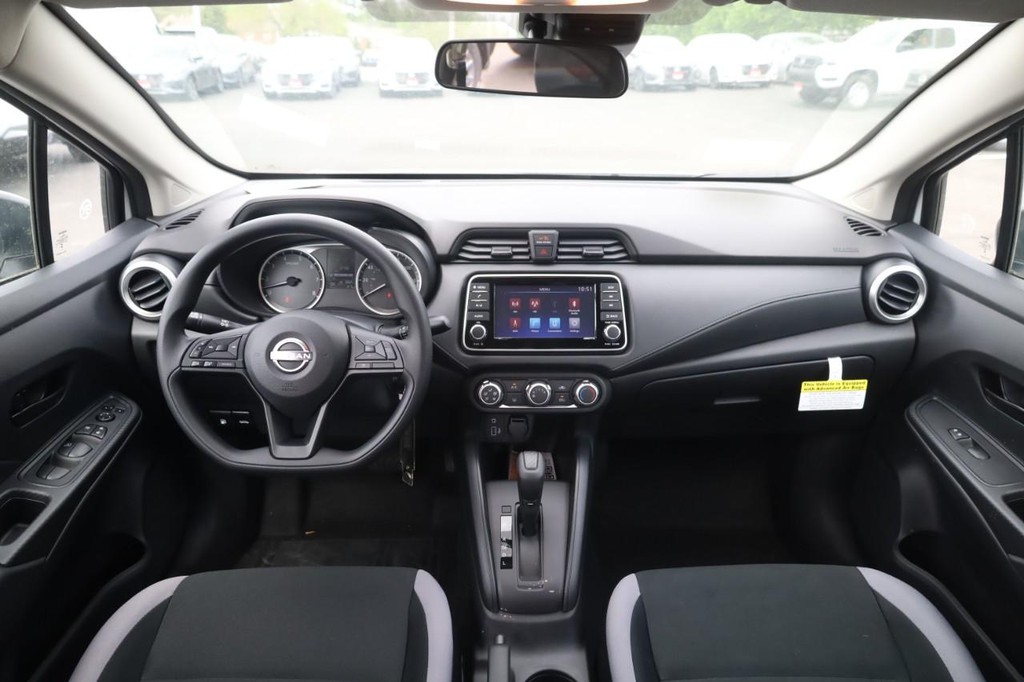 Nissan Versa Vehicle Image 07