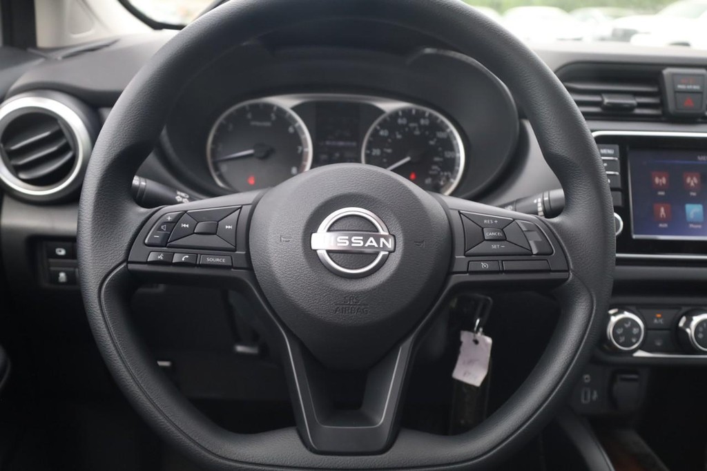 Nissan Versa Vehicle Image 08