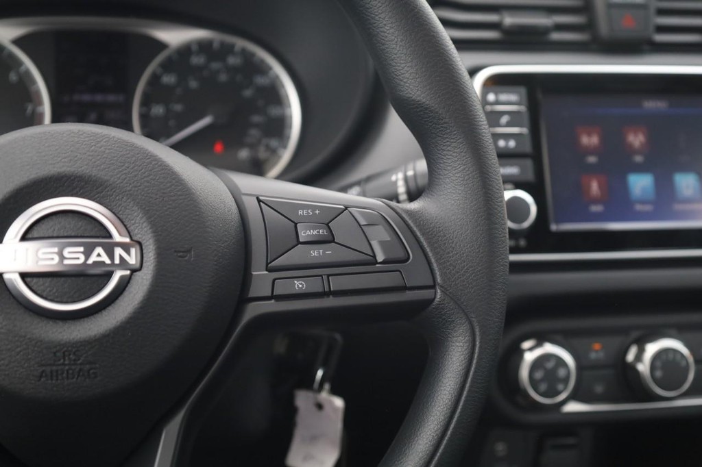 Nissan Versa Vehicle Image 09