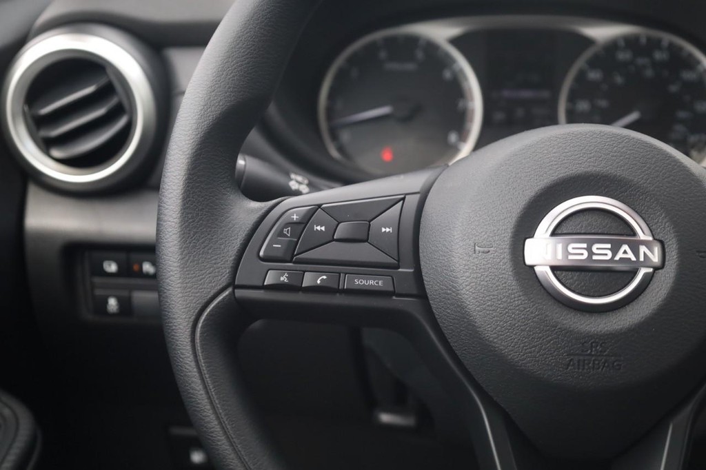 Nissan Versa Vehicle Image 10
