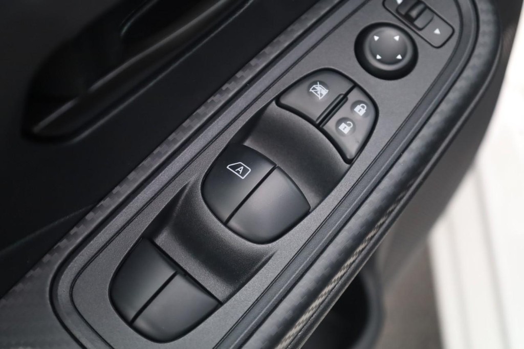 Nissan Versa Vehicle Image 11