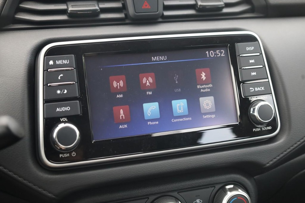 Nissan Versa Vehicle Image 14