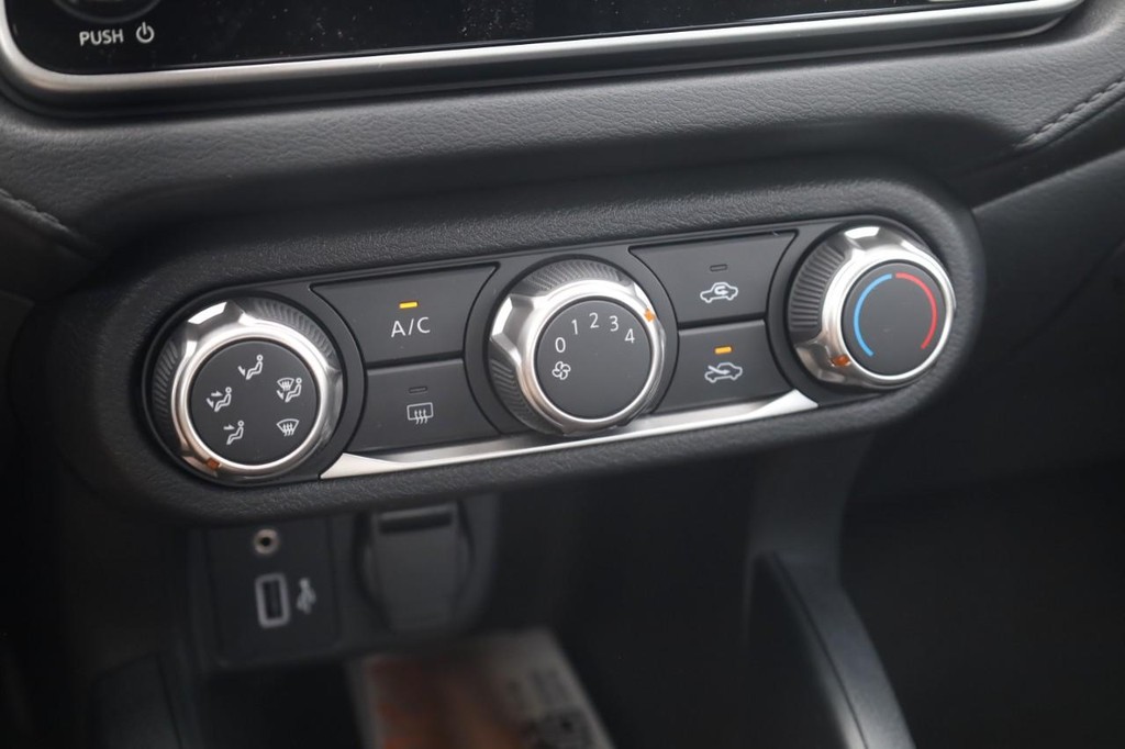 Nissan Versa Vehicle Image 16