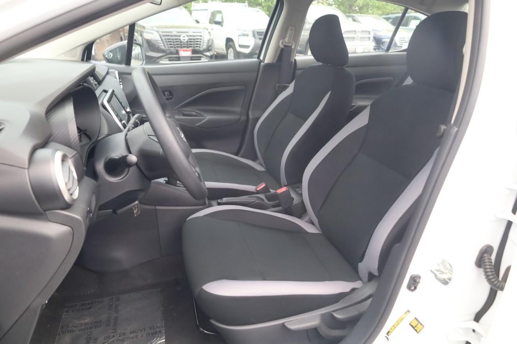 Nissan Versa Vehicle Image 19